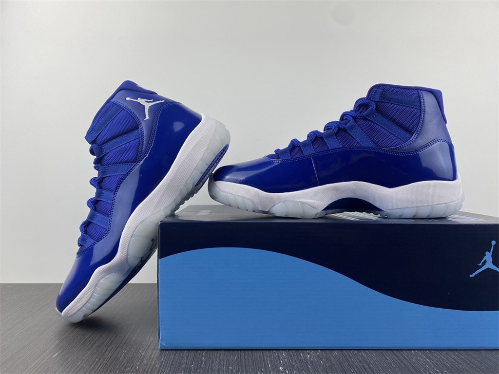 Air Jordan 11 378037-441